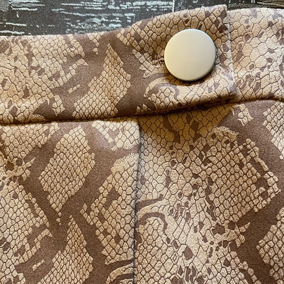 Snake skin look skirt - Picture 3 of 7